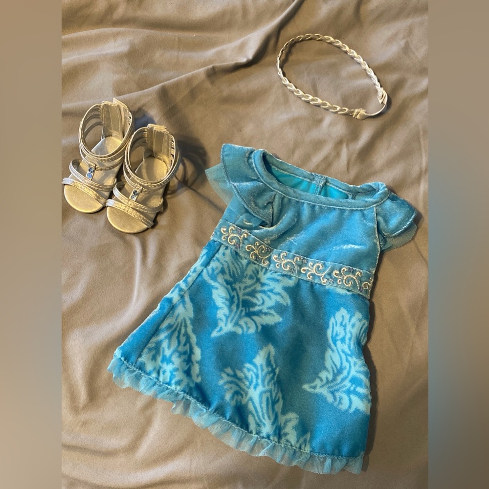 Kanani’s party outfit. Retired 2012. Excellent used condition, no flaws.
